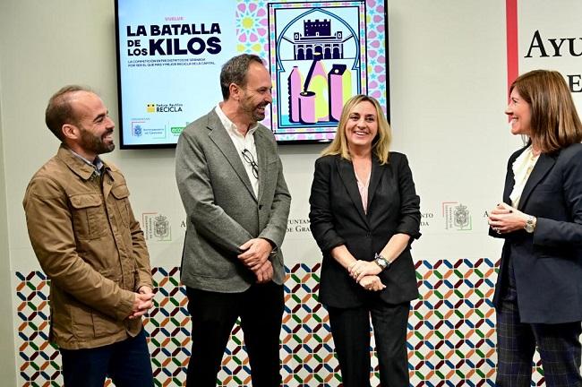 La alcaldesa y la concejala con los representantes de Ecoembes.