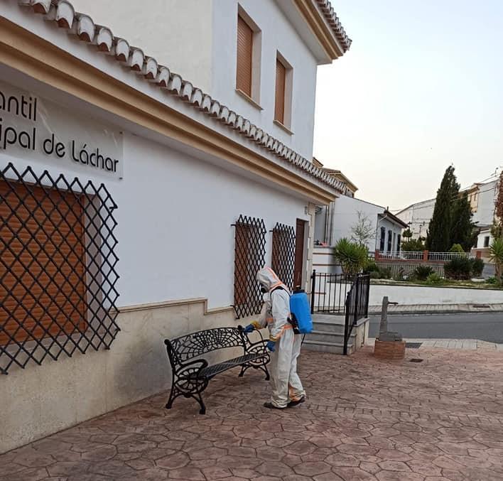 Labores de limpieza desarrolladas por el personal municipal.