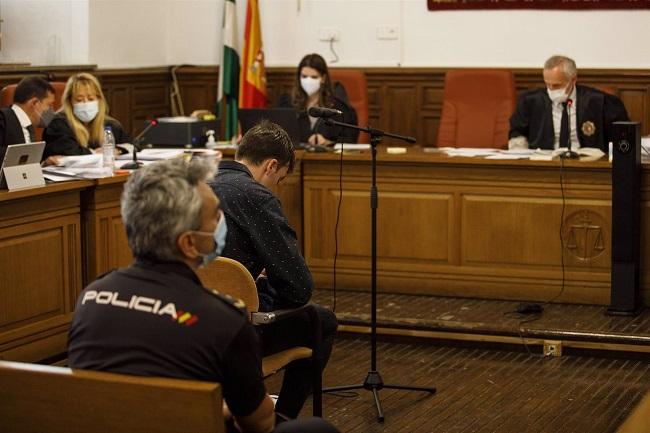 El acusado, en la Audiencia para ser juzgado.