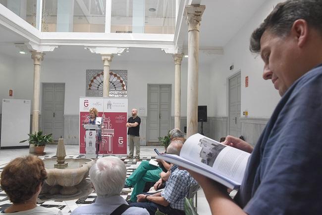 Presentación del libro premiado por la Diputación.