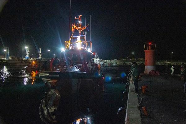 Llegada de la Salvamar Gienah al puerto. Llegada de la Salvamar Gienah al puerto con 44 migrantes.