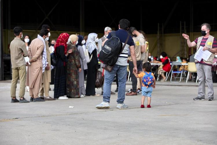 Llegada de personas afganas a la Base Aérea de Torrejón tras su evacuación.
