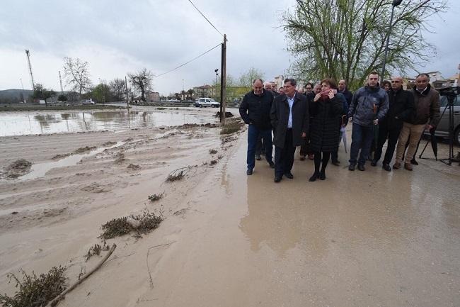 El presidente de la Diputación con los alcaldes de los municipios afectados, en Huétor Tájar.