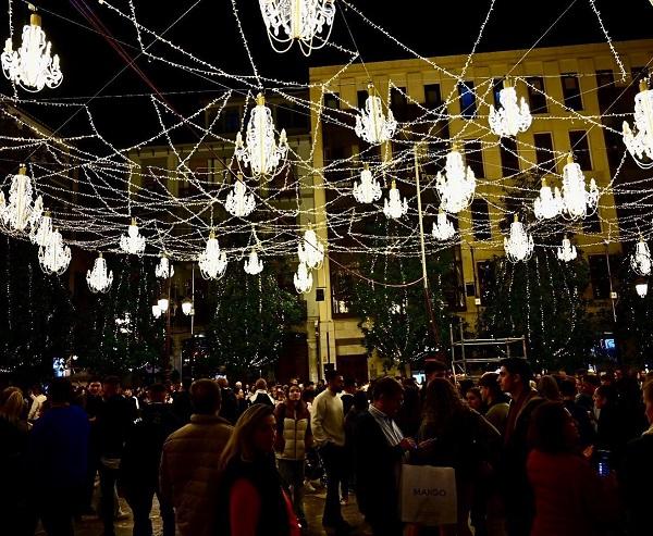 Alumbrado navideño en la Plaza del Carmen.