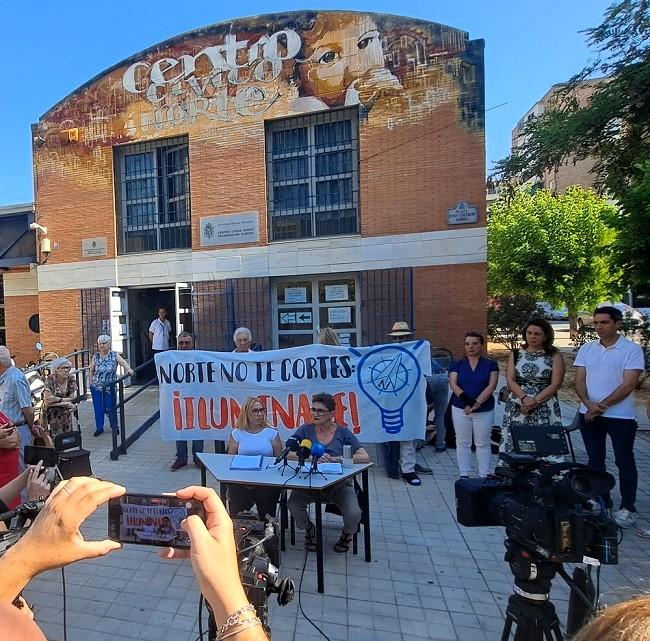 Protesta este miércoles contra los cortes de luz en el Distrito Norte de Granada.