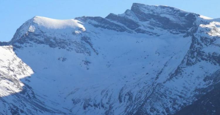 Vista de la cara norte del Veleta, con el cerro de los Machos a la izquierda, en una imagen tomada este miércoles. 