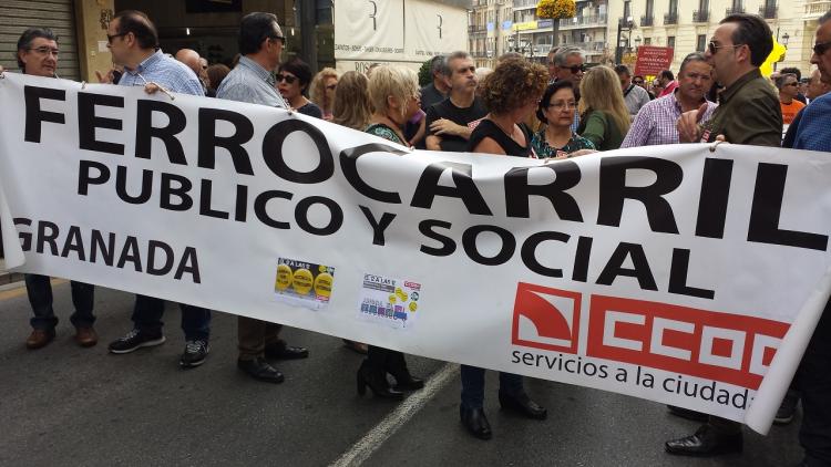 Representantes de CCOO en la última manifestación.