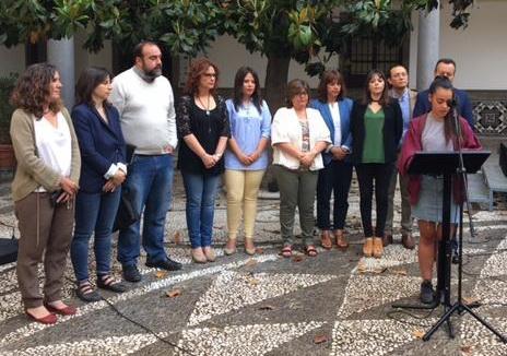 Lectura del manifiesto en el patio del Ayuntamiento de Granada. 