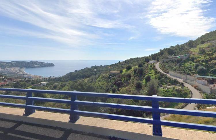 Vista de Almuñécar desde el viaducto del Marchante.