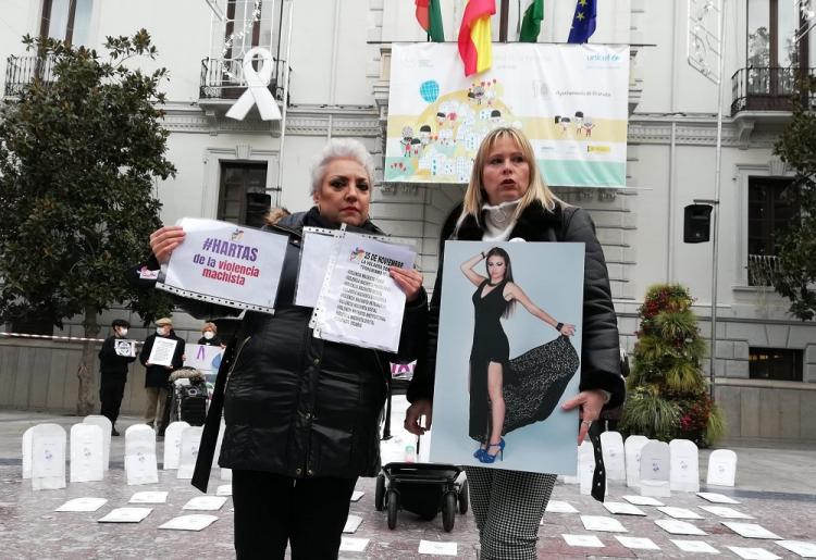 María Martín, presidenta de La Volaera, y Mar Chambó, madre de la joven Mar Contreras Chambó, asesinada en 2018.