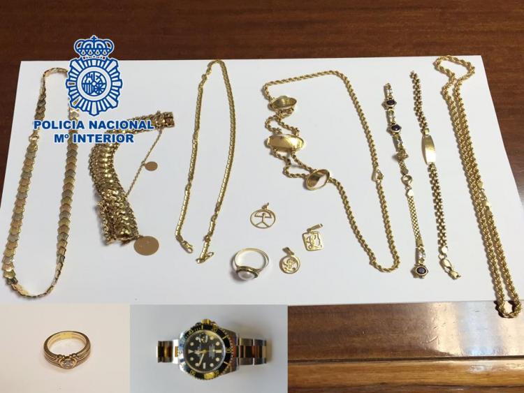 Material robado recuperado por los agentes Material robado recuperado por los agentes.