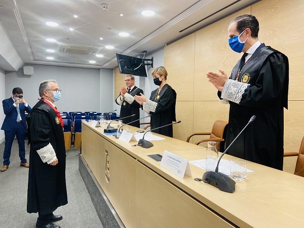 Javier López y García de la Serrana, al recibir la distinción.