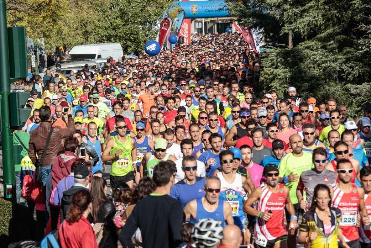 Un momento de la salida de la carrera, con más de 3.000 participantes.