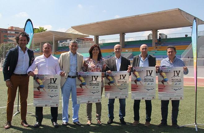 Presentación del evento de atletismo. Sánchez Vargas es el segundo por la drcha.