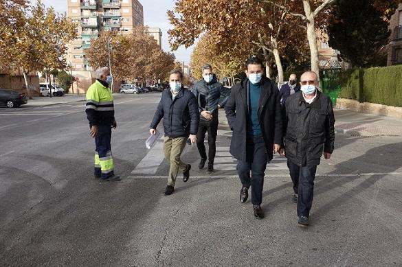 El alcalde, este lunes, en su visita a la Zona Norte.