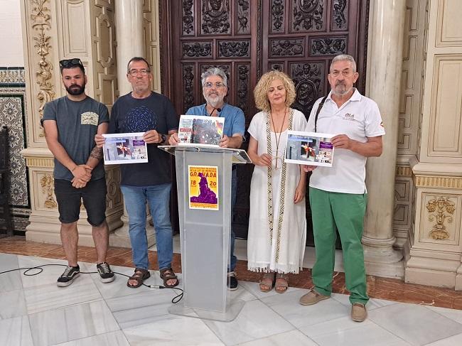 Representantes de los colectivos memorialistas, este lunes en la Subdelegación del Gobierno.