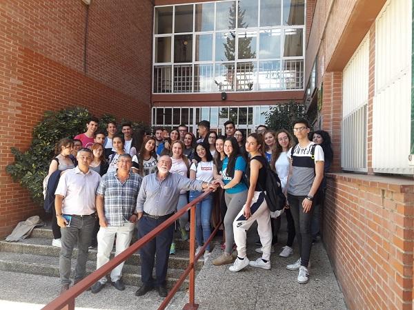 El IES Francisco Ayala ha acogido la charla. El IES Francisco Ayala ha acogido la charla.