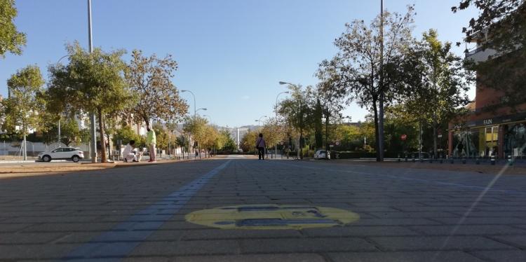 Paseo del Mercadillo del Zaidín, vacío este sábado al prohibirse su celebración.