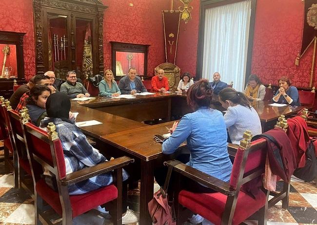 El Ayuntamiento de Granada pone en marcha una mesa de diálogo intercultural para institucionalizar la cultura de paz.