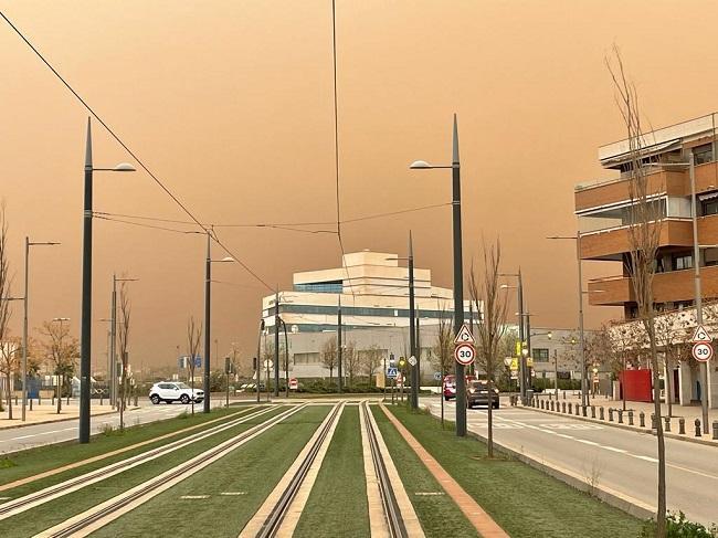 Contaminación por calima en la zona del PTS, en una imagende archivo.