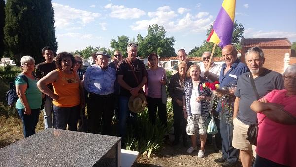 Homenaje en el cementerio de Lanteira.