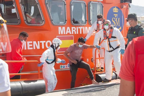 Llegada de un grupo de migrantes, el pasado viernes 21 de agosto, al Puerto de Motril.