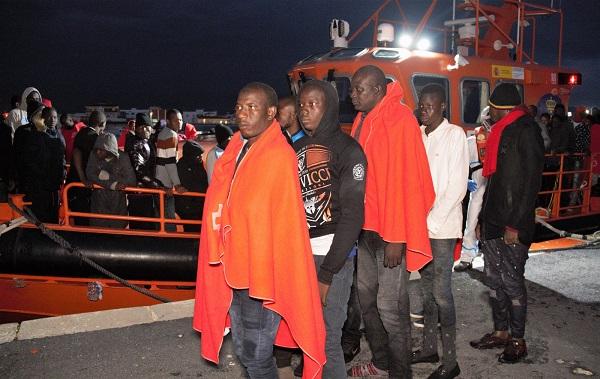 Los migrantes, a su llegada al Puerto de Motril.