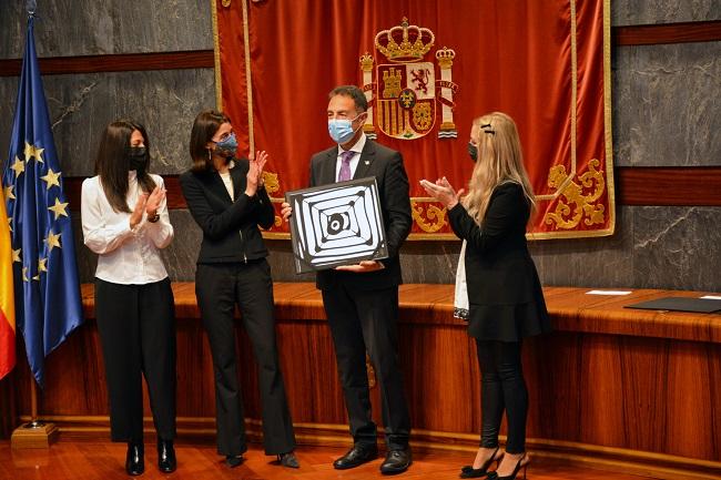 Miguel Lorente, al recibir el galardón.