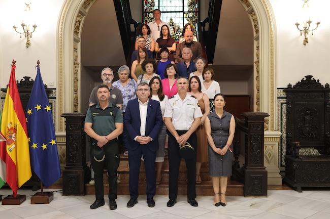 Minuto de silencio en la Subdelegación de Granada.