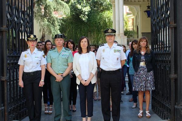 Minuto de silencio en la Subdelegación del Gobierno en Granada. Minuto de silencio en la Subdelegación del Gobierno en Granada.