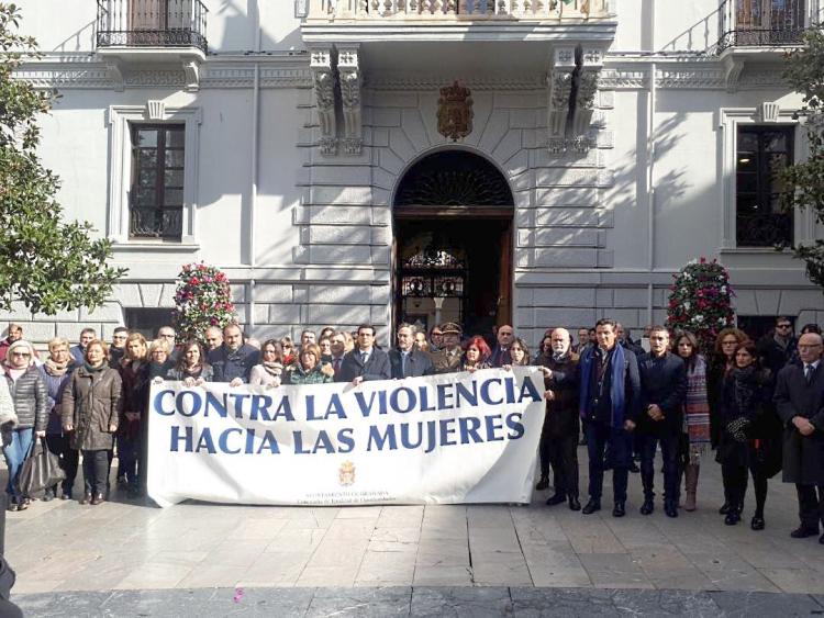 Minuto de silencio este medodía en la Plaza del Carmen.