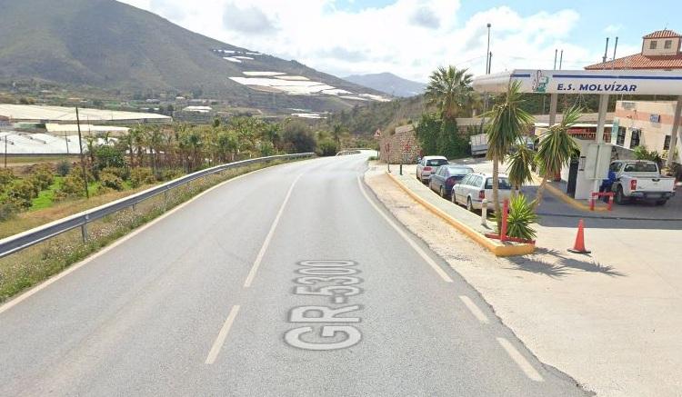 El accidente, con solo un turismo implicado, se produjo a la altura de la gasolinera.