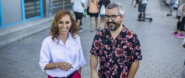 Mónica García, ministra de Sanidad, con Javier Padilla, secretario de Estado de Sanidad.