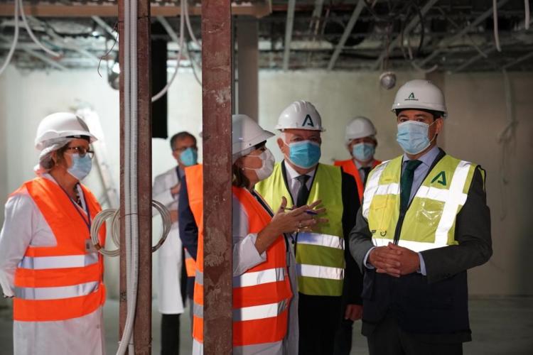 El presidente y el consejero de Salud, en su visita al Hospital Valle de los Pedroches.