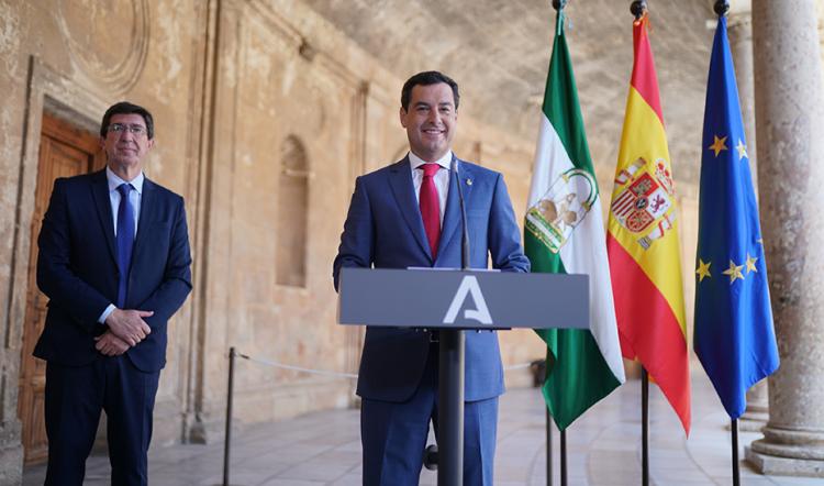 Juan Manuel Moreno y Juan Marín en la rueda de prensa en el Palacio de Carlos V.
