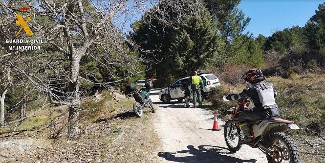 Control de motos en un camino forestal de la provincia. 