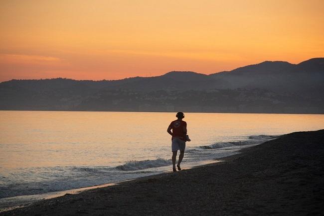 Atardecer en una playa granadina.