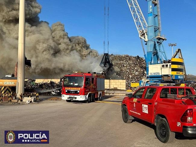 Incendio en uno de los muelles.