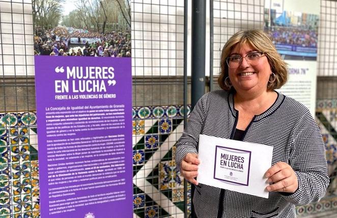 La concejal Ana Muñoz, en la muestra 'Mujeres en lucha'.