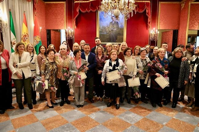 Mujeres distinguidas por el Ayuntamiento por su trabajo en los barrios.