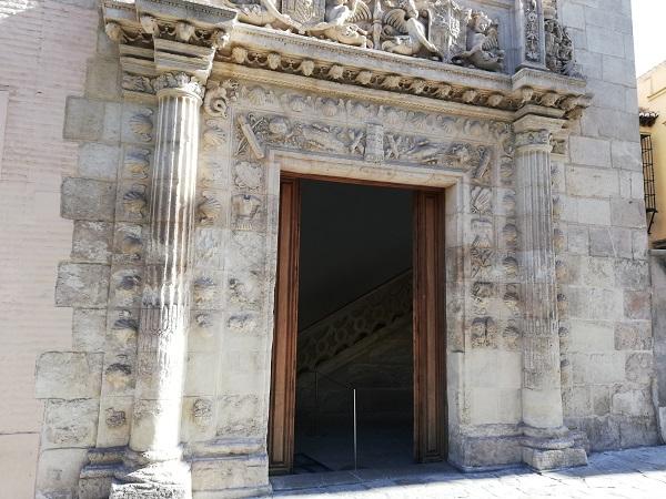 Entrada al Museo Arqueológico de Granada.