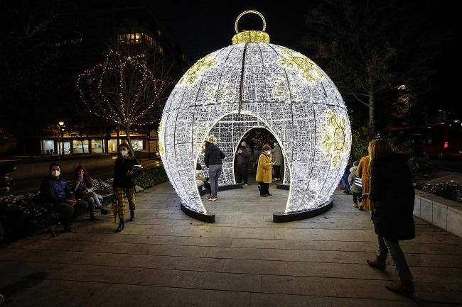 Luces navideñas en la Avenida de la Constitución.