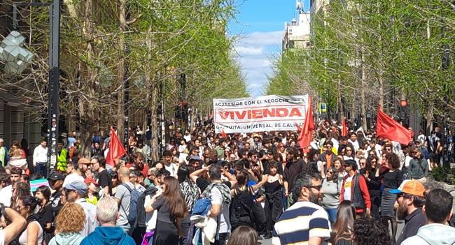 La manifestación ha llenado Gran Vía. 