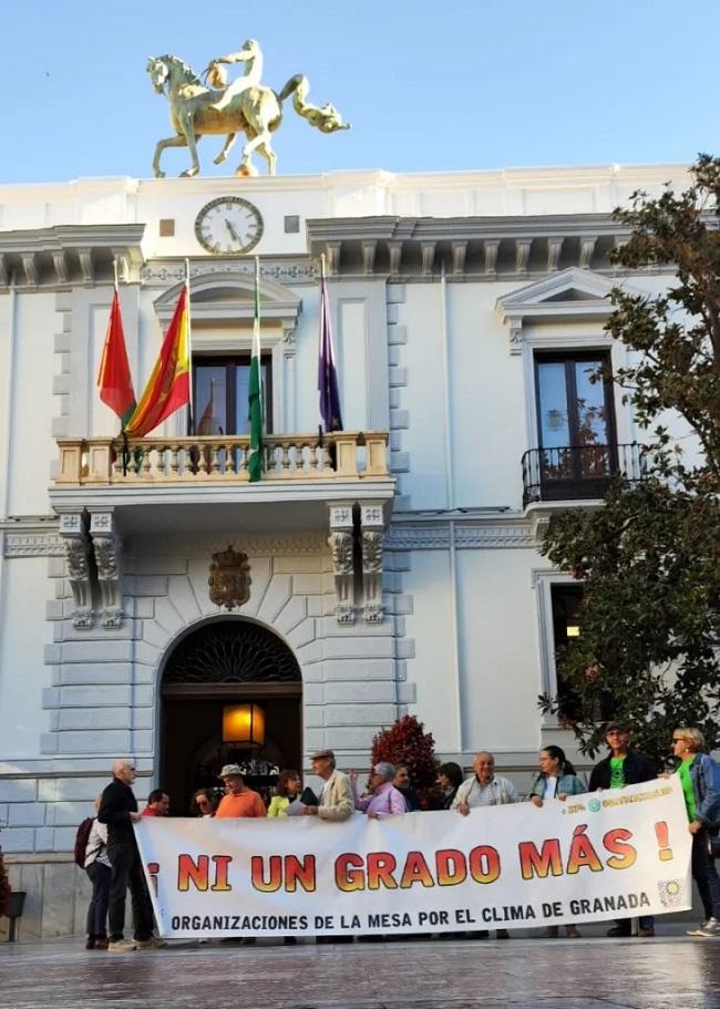 Representantes de la Mesa por el Clima en la Plaza del Carmen. 