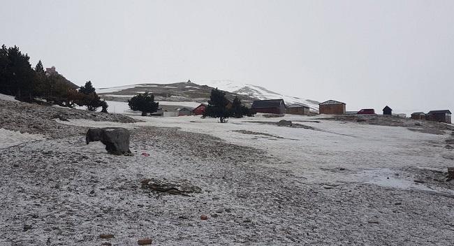 Imagen del manto de nieve caído sobre la zona de la Hoya de la Mora.