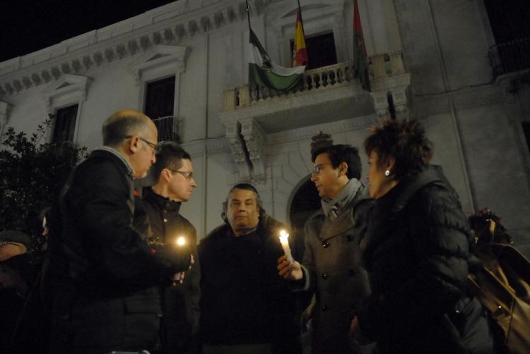 El acto se ha celebrado a las puertas del Ayuntamiento de Granada. 