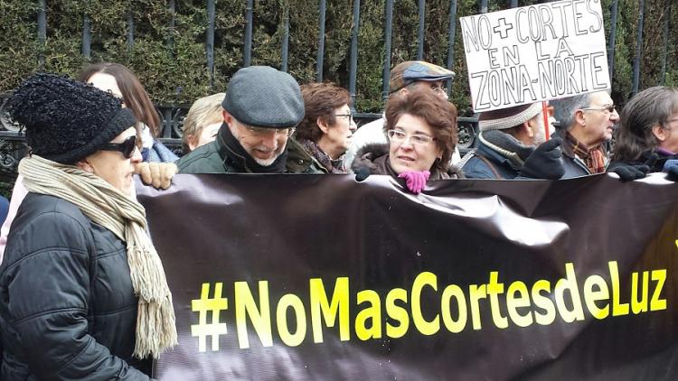 Los vecinos y vecinas de la Zona Norte se movilizan cada jueves para reclamar 'no más cortes de luz'.
