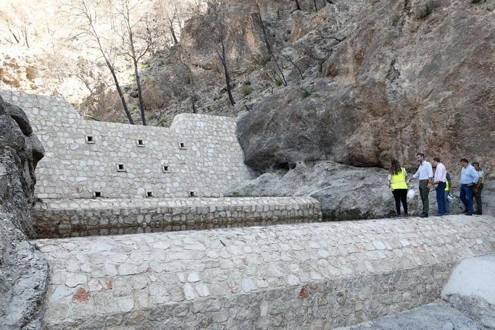 Dique construido en el Barranco de Girón para evitar avenidas en caso de fuertes lluvias. 