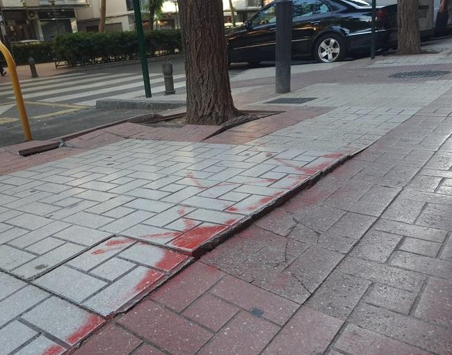 Acera levantada en la Avenida de Don Bosco.