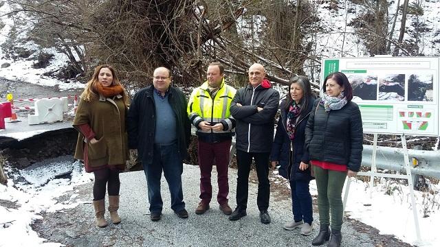 Visita a la zona donde está cortada la carretera. 